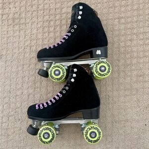 Moxi Panther Roller Skates